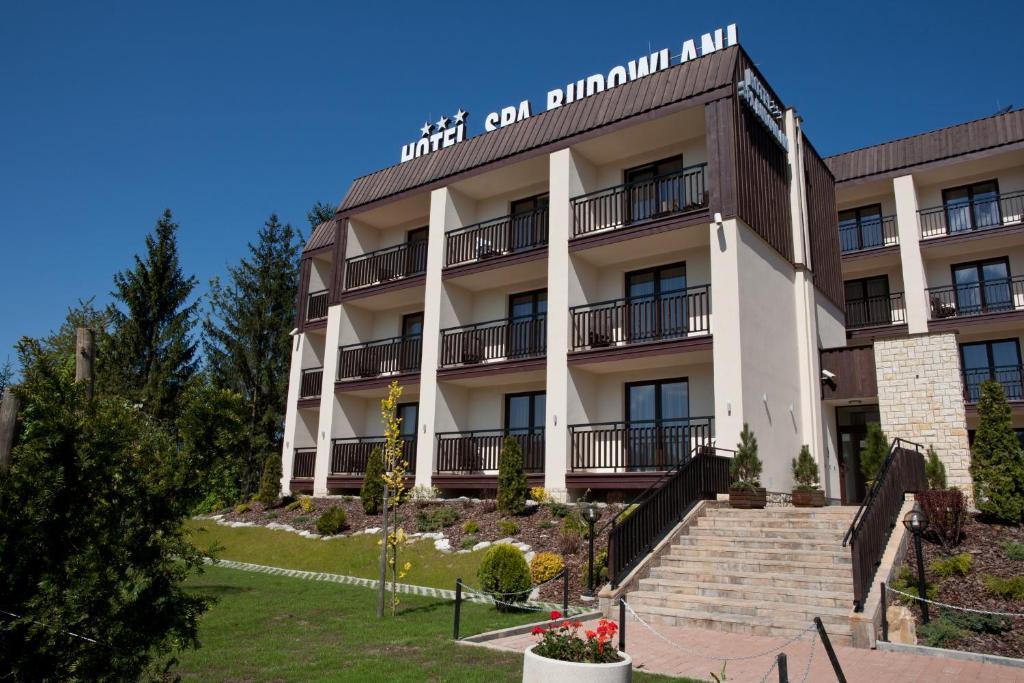 Hotel Budowlani 3*