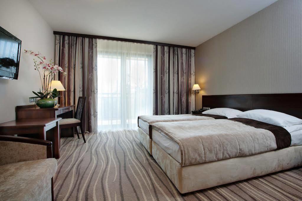 Budowlani Hotel 3*